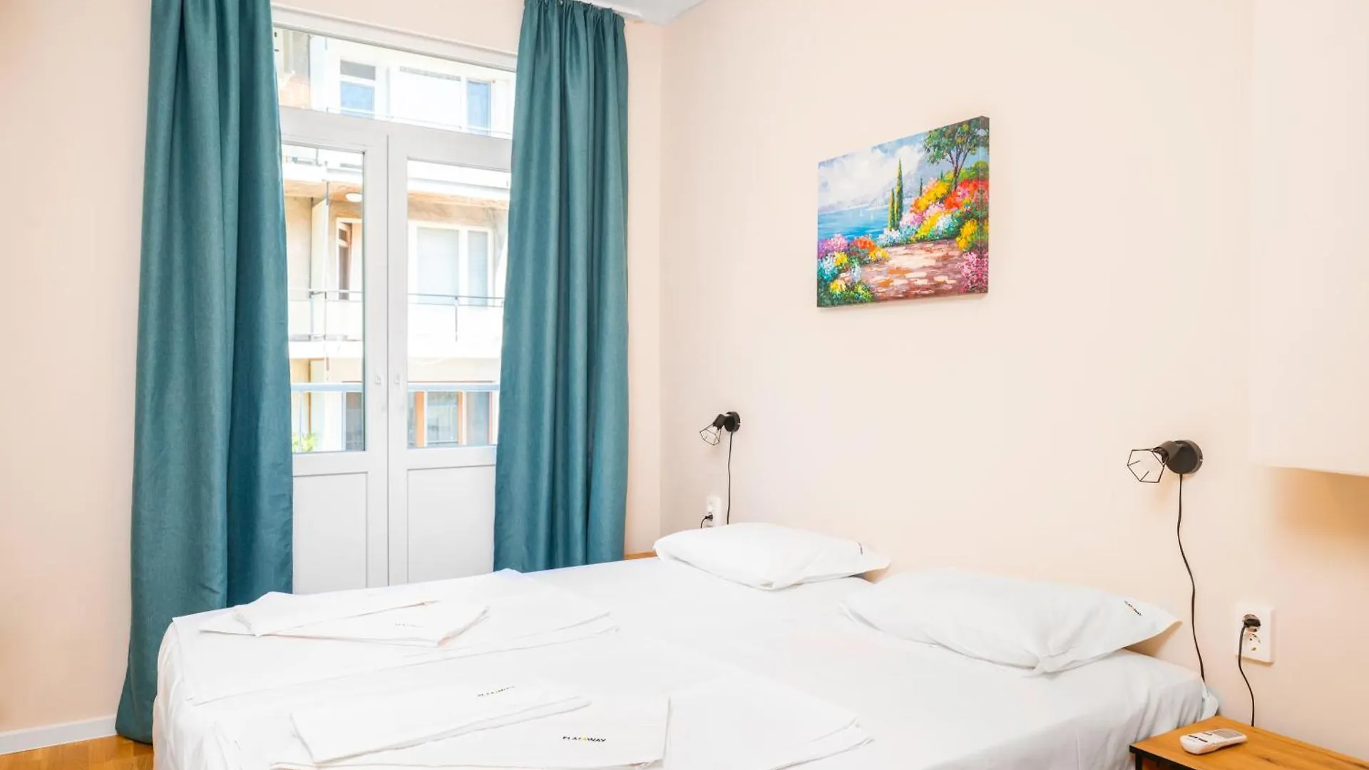 Spacious 2Bd Near Ndk With Workspace ソフィア ブルガリア