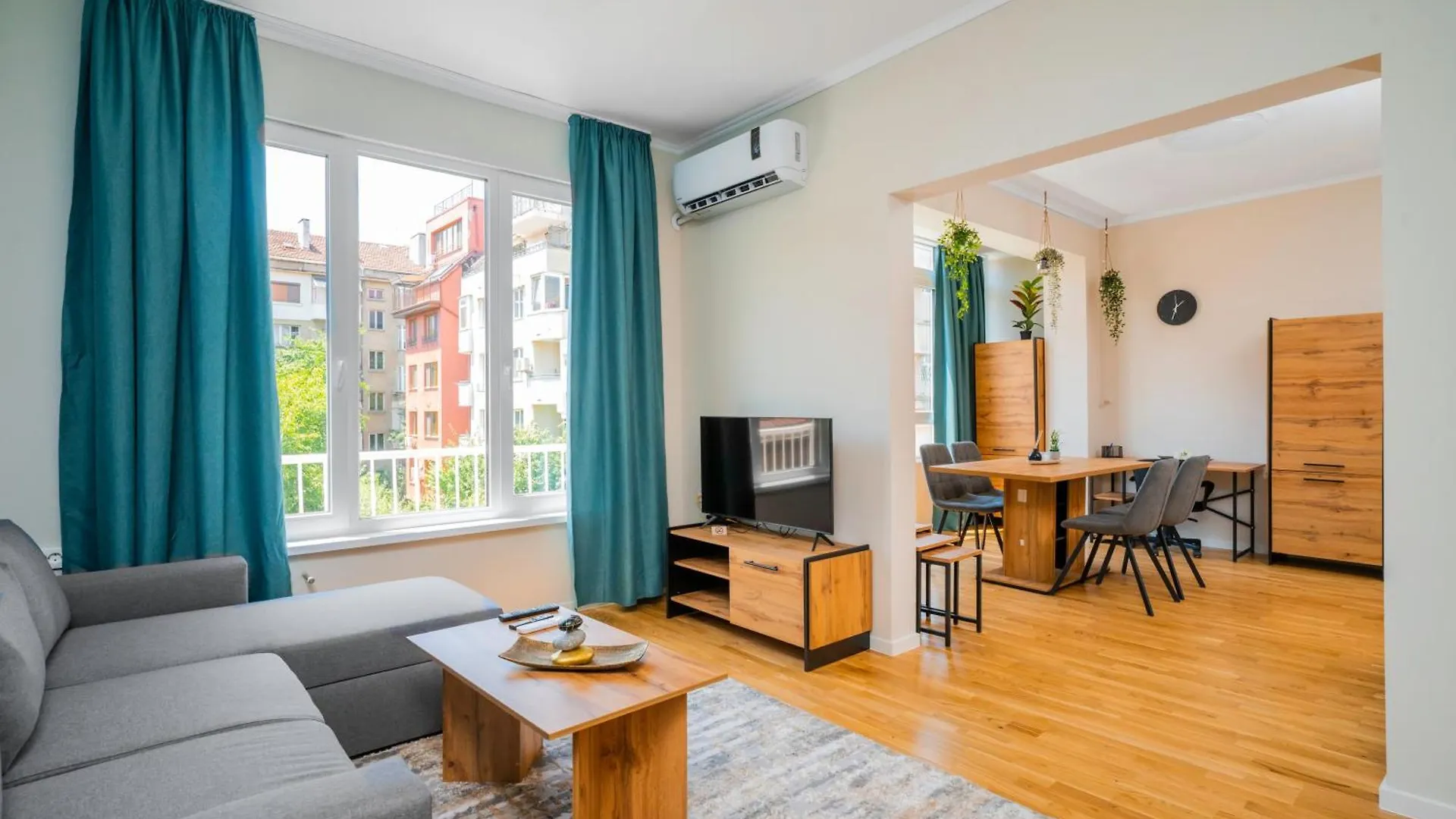 Spacious 2Bd Near Ndk With Workspace ソフィア