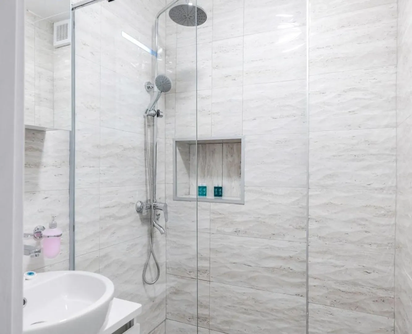 Spacious 2Bd Near Ndk With Workspace Sofia