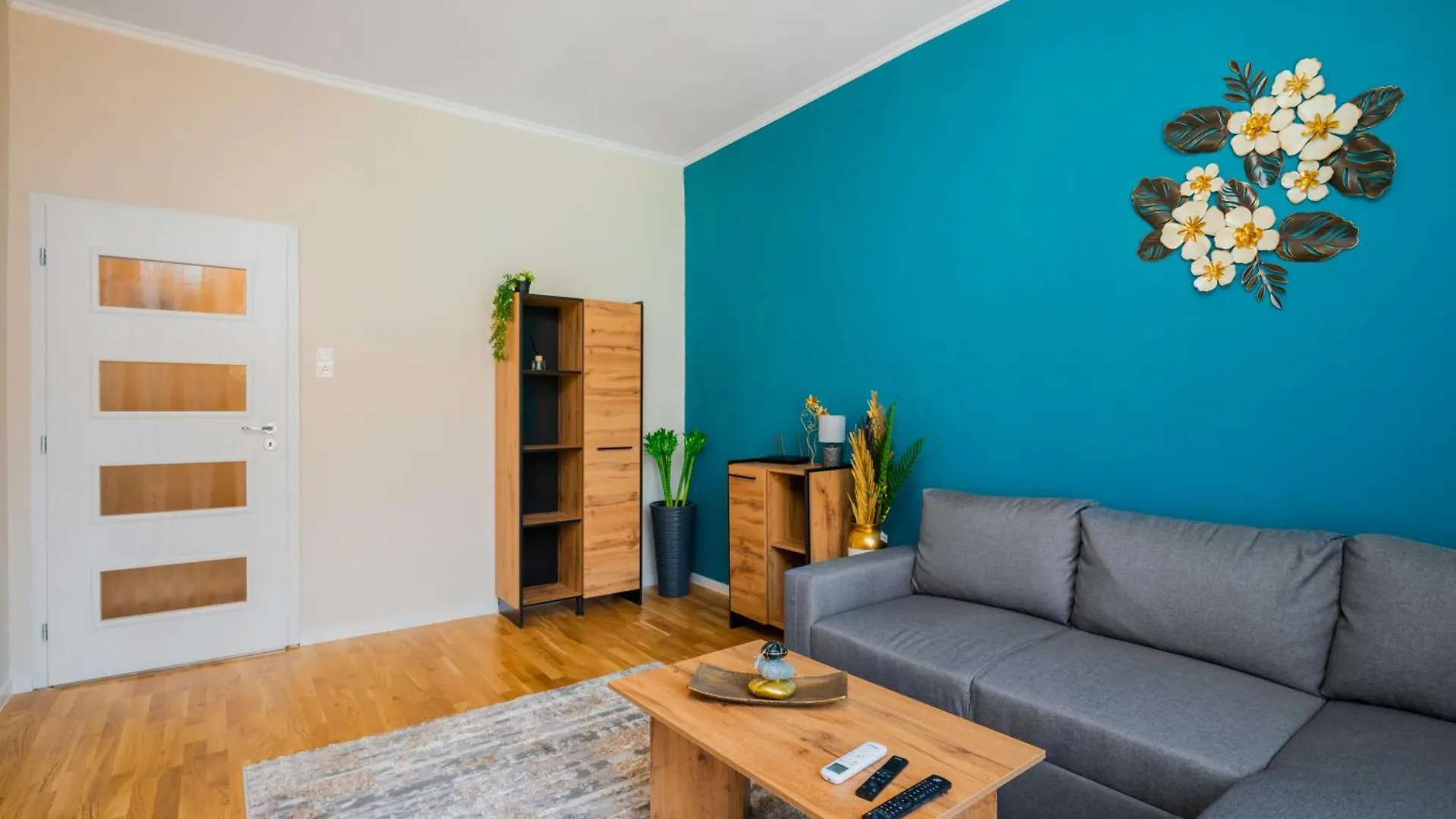 Spacious 2Bd Near Ndk With Workspace Sofia Apartment