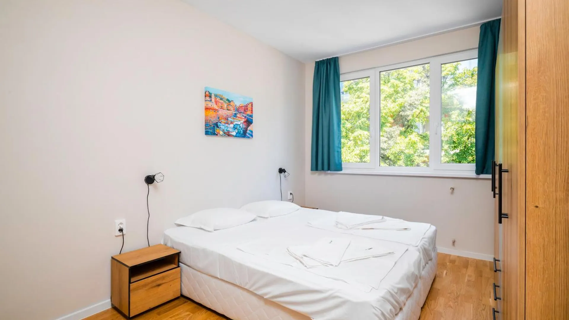 Spacious 2Bd Near Ndk With Workspace Sofia